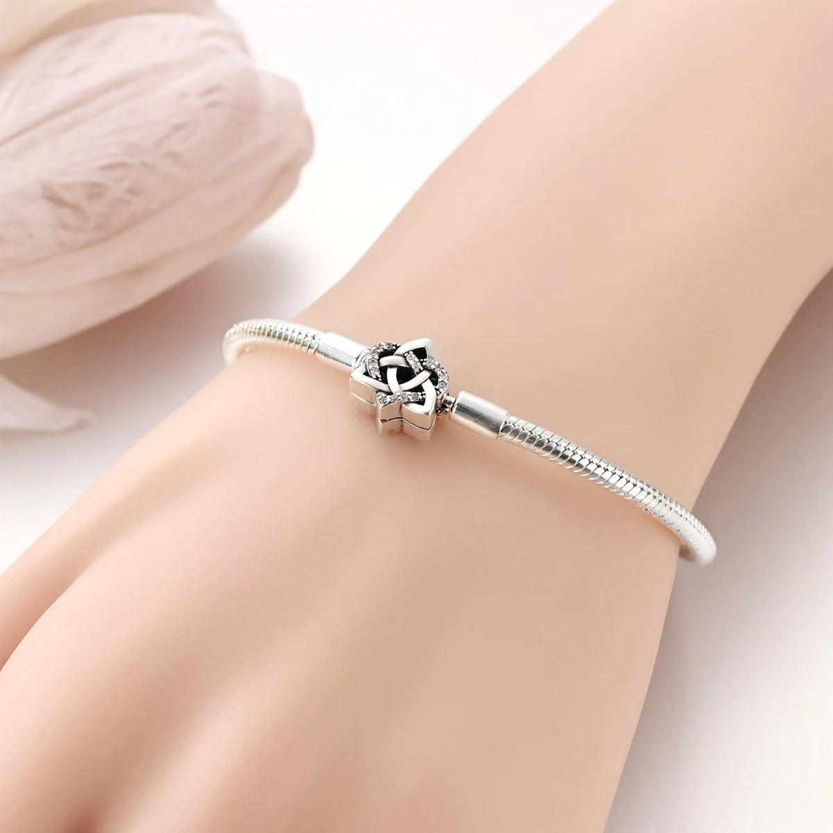 Pulsera de Plata de Ley 925 Estilo Pandora — Elegante y Ajustable