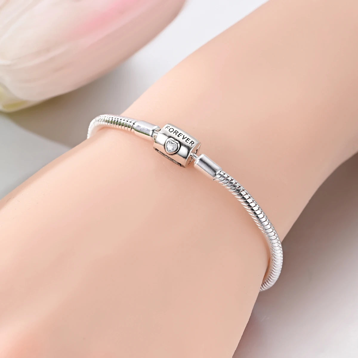 Pulsera de Plata de Ley 925 Estilo Pandora — Elegante y Ajustable